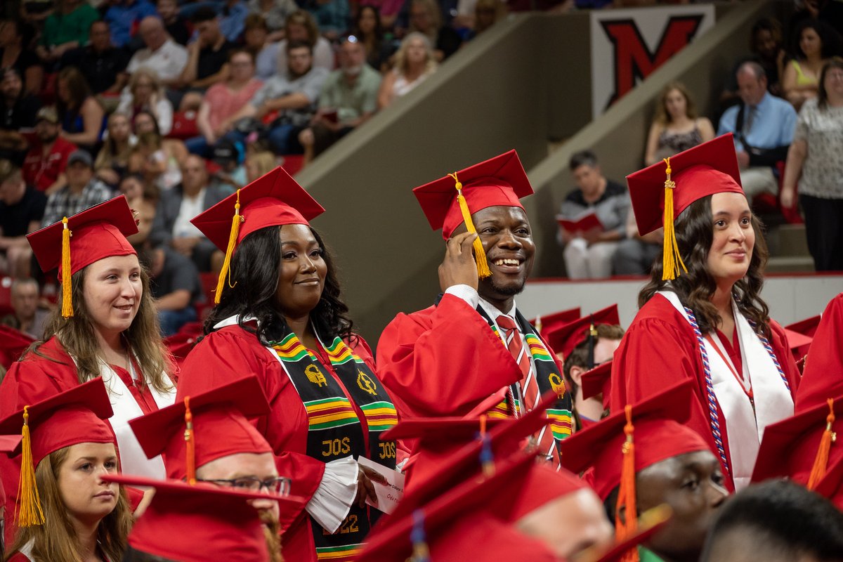 MiamiRegionals's tweet photo. Congratulations to our 556 #CLAAS2022 graduates!!! Photos from the ceremony are now online for sharing at https://t.co/FojmyjXgMo. #MiamiOHGrad https://t.co/Z84ATBtUUc