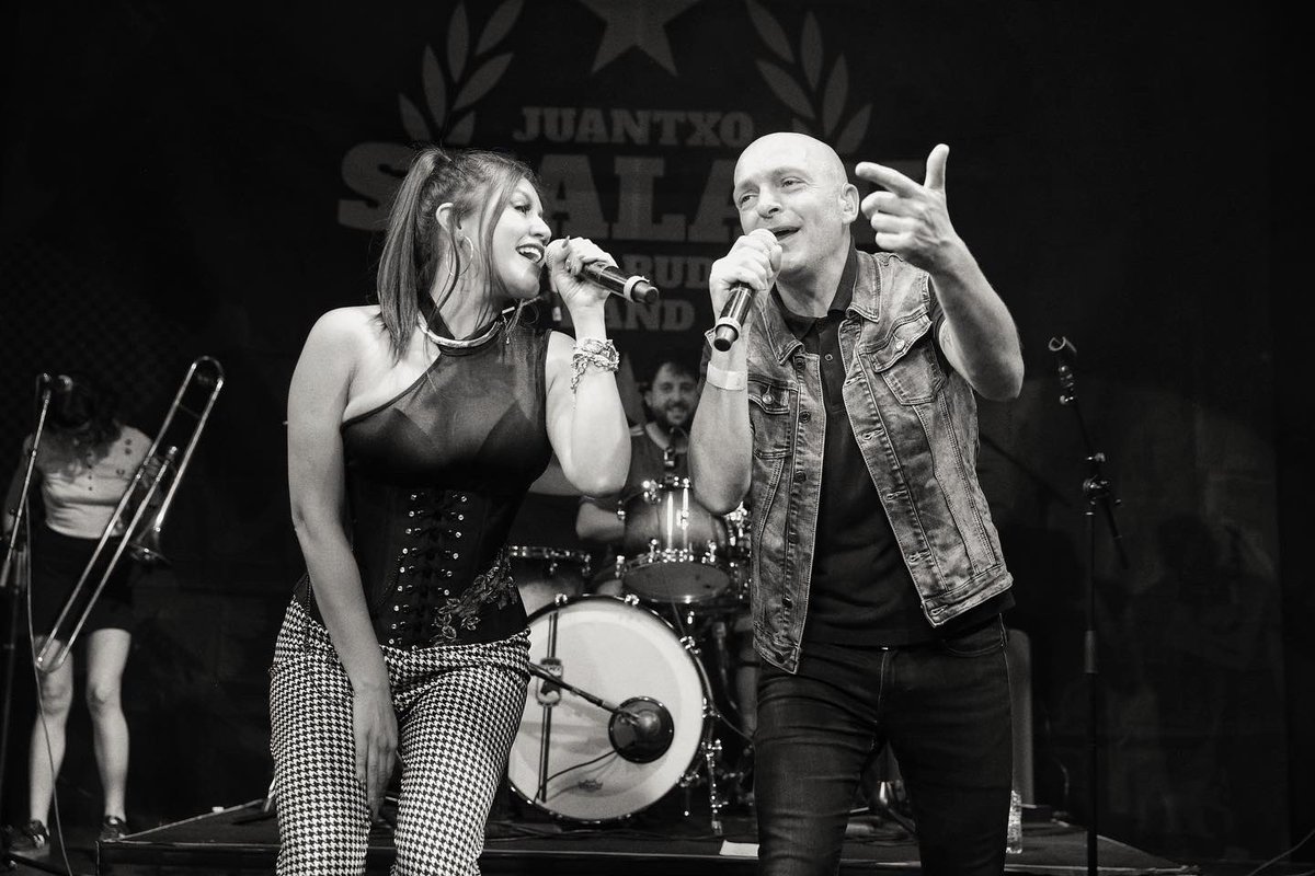 Probablemente uno de los momentos más emotivos del tour fue cantar en #ciudaddeméxico “Otra vez Tú y Yo” junto a <a href="/Taniamelodia/">Tania Melo</a> , la otra voz original.

Next concert /Próximo concierto/Hurrengo kontzertua:
🔴27/05 BILBO <a href="/stagelivebilbao/">STAGE LIVE</a> 
+ info 👉🏾juantxoskalari.com