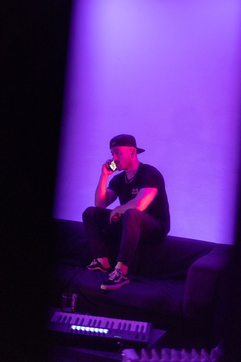 Xabihoo's tweet photo. 📲 Tuuu! ENTZUN‼️ Datorren astean ABESTI BARRIA atarako dot ☔️
•
📸 @scaricary 💜
.
#xabihoo #newsong https://t.co/pSfsA1LZyo