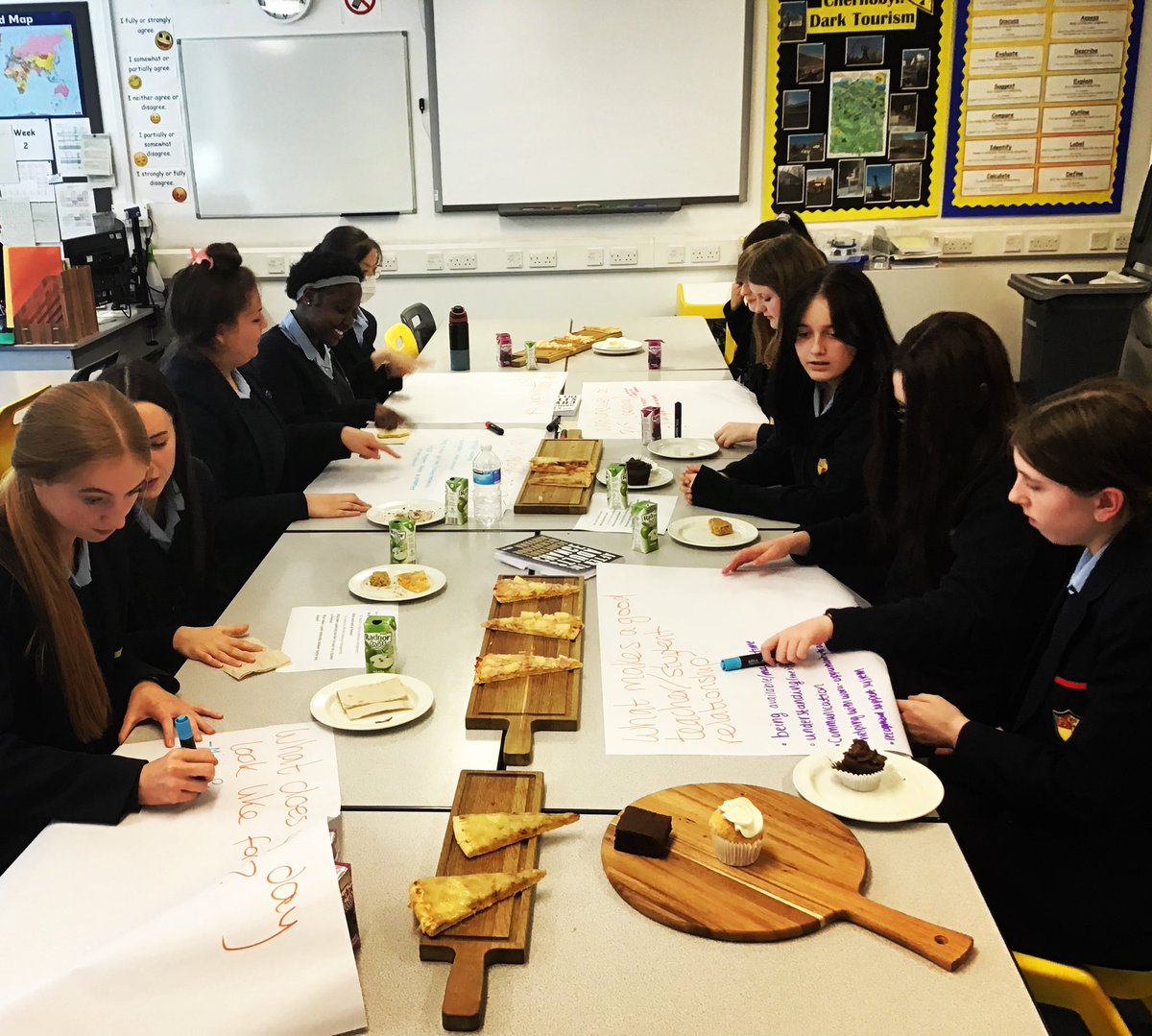 TeamPrenton's tweet photo. It was a productive lunchtime for our Junior #Leadership Team today, discussing approaches to #managingbehaviour and students #rewards. This is part of work to improve our systems and procedures, which is underpinned by @TheAdultsChange TEAMWORK at its best! https://t.co/sSNrlIBbbU