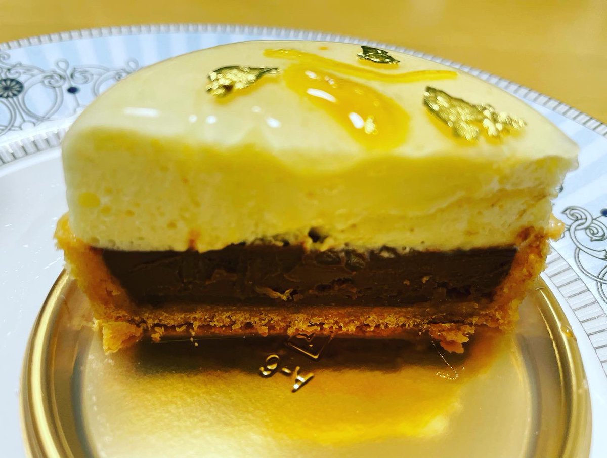 erabilog's tweet photo. ラ・ノスタルジーのショコラ パッション オランジュです。
サクサクのタルトにショコラ、シュワシュワにとろけるパッションオレンジのムースが最高でした。
#スイーツ #スイーツ女子 #スイーツ男子  #ショコラ #ムース #ケーキ #LANOSTALGIE #ラノスタルジー #オランジュ #フォロー返します https://t.co/qgcGtVjR19