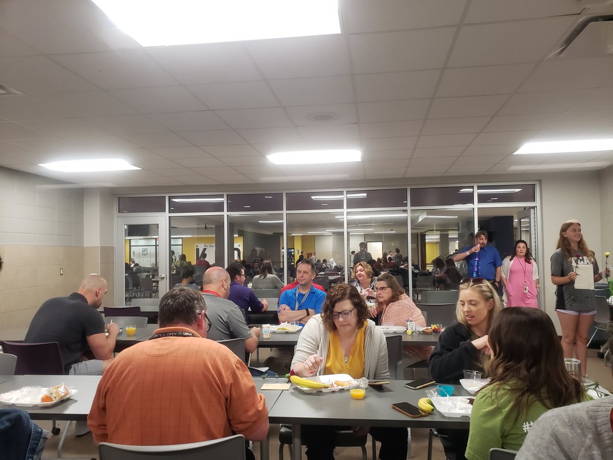 Gr9Counselor's tweet photo. Thank you to @EAHSStudCouncil for a great breakfast and for your hard work supporting staff and students all year! #eahsgo #1herd #studentleadersrock https://t.co/dsim80QZh0