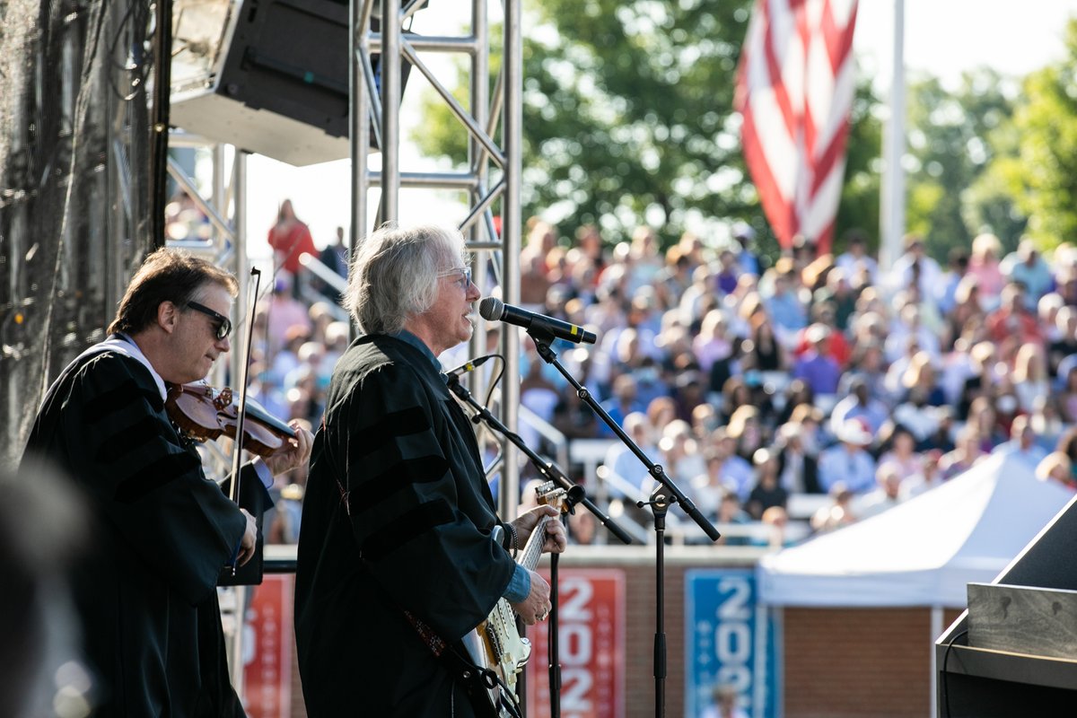 CapricornMacon's tweet photo. R.E.M. bassist Mike Mills treated the crowd at @merceryou's Macon commencement ceremony to a surprise performance of "Losing My Religion." Renowned musician Robert McDuffie joined in on violin. Mills received an honorary doctorate degree from Mercer at the ceremony 🎓 #Mercer2022 https://t.co/KRpq0Gif4c