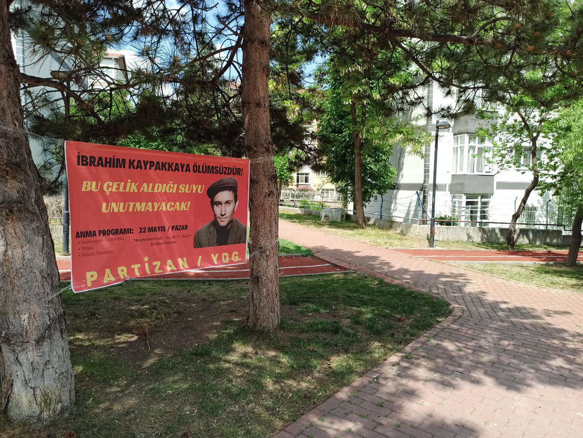 YDG ( <a href="/ydgresmi/">Yeni Demokrat Gençlik</a> ) ile birlikte Devrim Stadı, ODTÜ kampüsü ve 100.yıl mahallesine astığımız ozalitlerle Komünist Önder İbrahim Kaypakkaya’yı sahiplenme ve gerçekleştireceğimiz anmaya katılma çağrısı yaptık.

Bu çelik aldığı suyu unutmayacak! İbrahim Kaypakkaya ölümsüzdür!