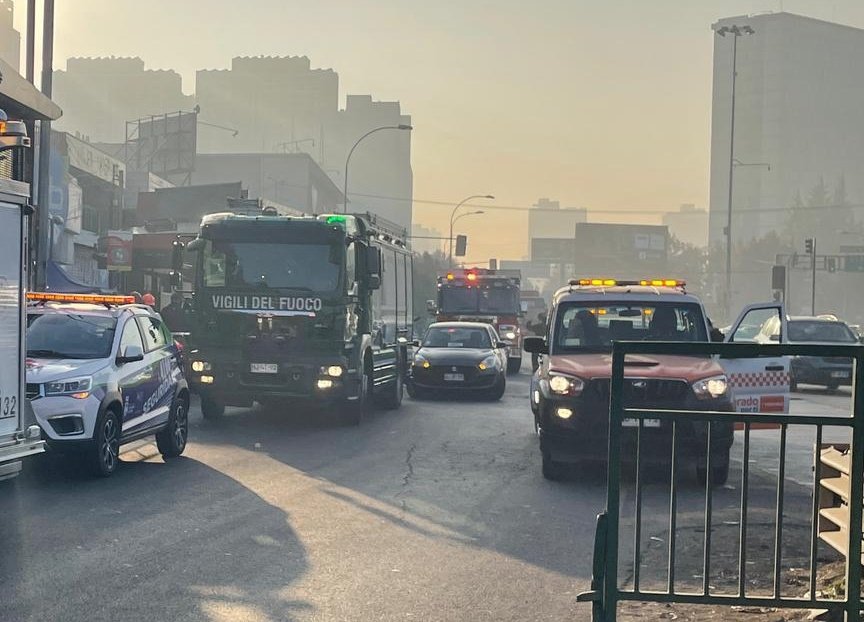cbsantiago's tweet photo. 🔴 El Cuerpo de Bomberos de Santiago respondió con 7 carros ante emergencia en Av. Libertador Bernardo O'Higgins y Av. Las Rejas Sur, #EstaciónCentral 
#BomberosSantiago #EmergencisCBS 
#ConstanciayDisciplina https://t.co/lMGbBoOpx7