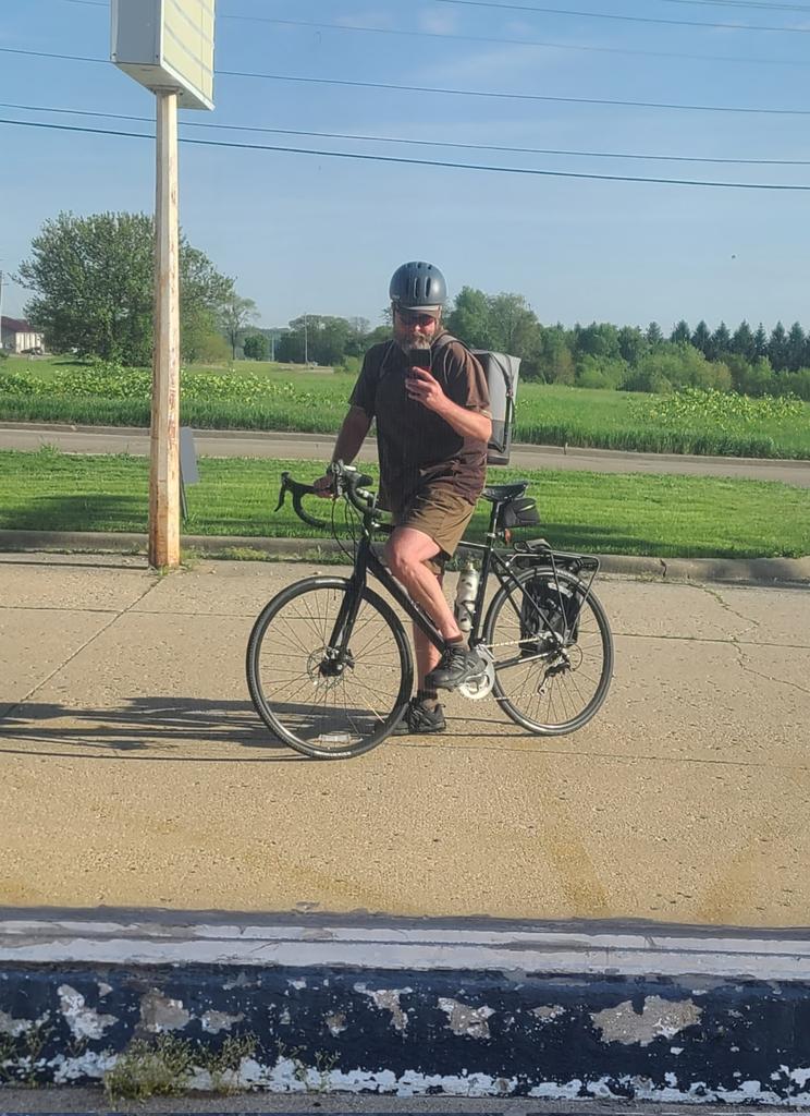 upslovemachine's tweet photo. Super nice morning here. I'd rather be on a pub crawl than riding to work! 
#deliveryguy @TrekBikes #crossrip #bicycle https://t.co/6xU4tLQem6