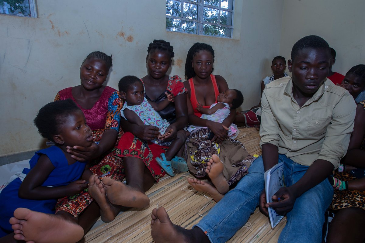 FAOMalawi's tweet photo. W/ funding from @KOICA_ICC, @FAO, @UNFPA &amp; @MalawiGovt are jointly addressing the drivers of gender-based violence &amp; other #SRHR challenges thru provision of safe spaces for vulnerable groups. 
#Empowering youths through farmer field &amp; life school for livelihoods transformation. https://t.co/pi9Y5Z1V3f