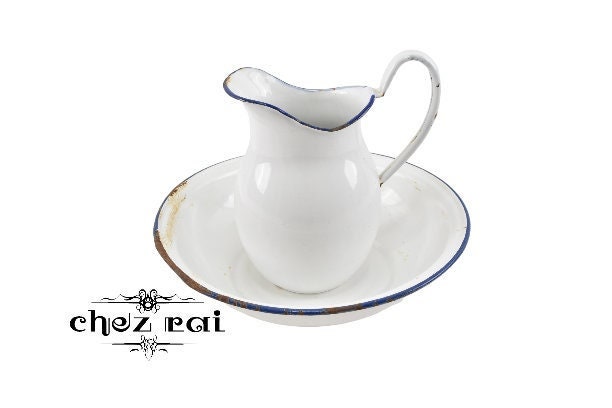 Chezrai1's tweet photo. Excited to share the latest addition to my #etsy shop: Vintage French Enamel Pitcher Jug And Bowl Washbowl Set White And Blue Shabby Chic Vase Kitchen Bathroom Bedroom Garden DΓ©cor / Chez Rai https://t.co/aRjv0KJI23 #white #blue #enameljugandbowl #washset #jugandbowlse https://t.co/nYc6KMzLo7