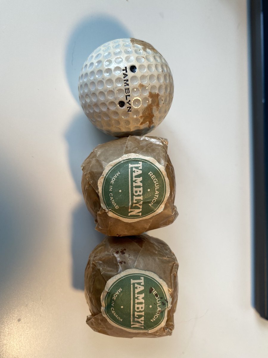 Flagstick's tweet photo. A “fresh sleeve”, retro style 😏⛳️🇨🇦

#TimeWarpTuesday https://t.co/fcfyTDgx6o