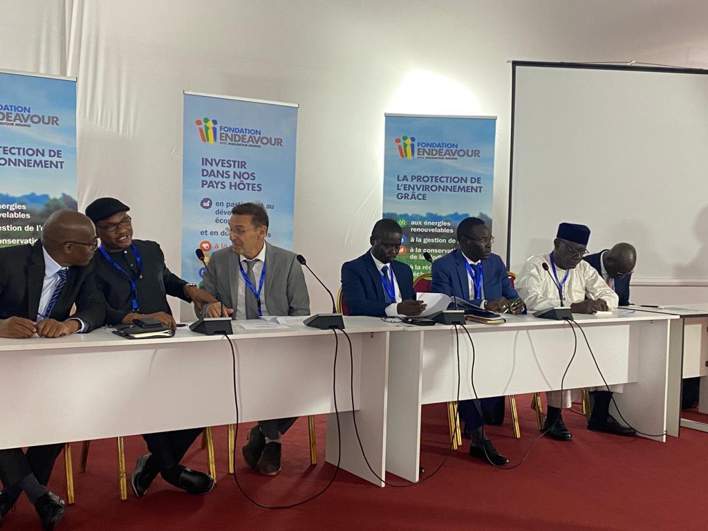 asergmv's tweet image. #COP15  l'ASERGMV a signé deux conventions de partenariat avec l'ONG @endaenergylinks et la Fondation Endeavour Mining. Cet acte fort en enseignement va se traduire vers une meilleure implication du secteur privé et de la société civile dans la mise en œuvre de la GMV.
#pse_vert