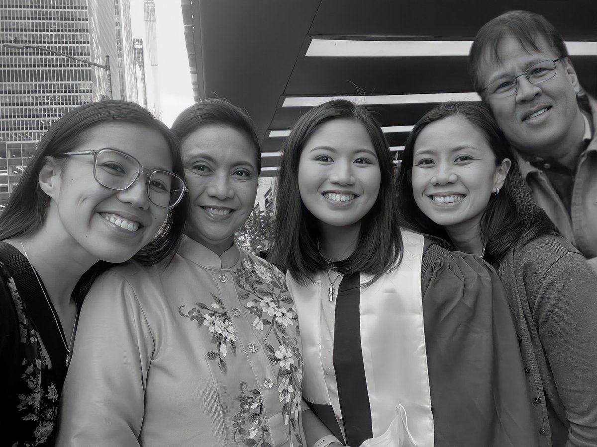 Credo1998's tweet photo. @xnfruity @jpgrobredo @lenirobredo @aikarobredo @jillrobredo Clear pic ni Sec. Jess ☺️ https://t.co/52OpNuBsFm