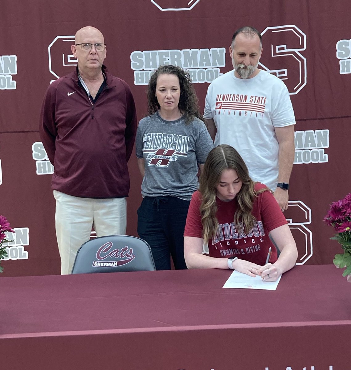 JasonDellaRosa's tweet photo. Sherman’s Madalyn Hall signs to swim for Henderson State University https://t.co/vmG23tbcqX