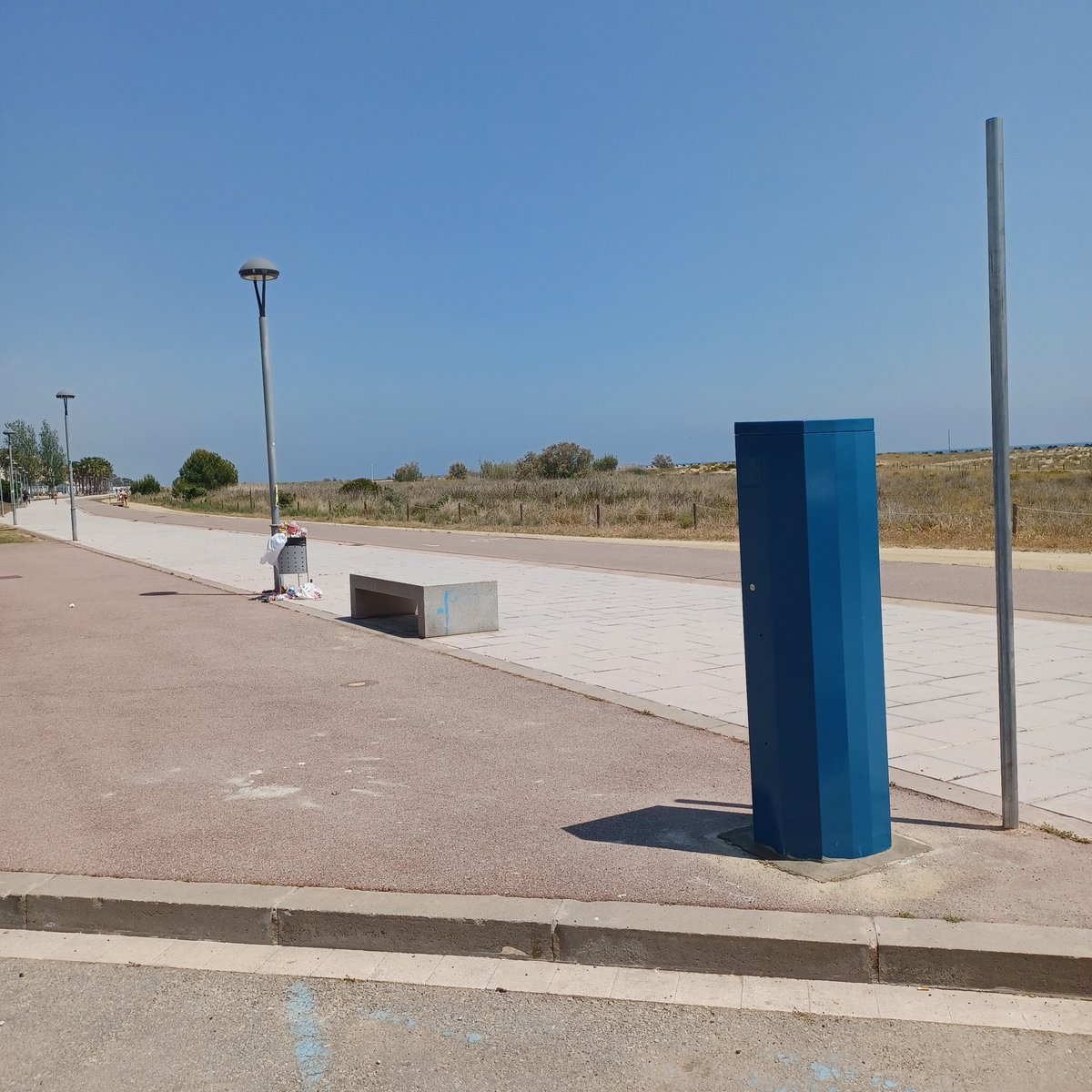 Rob__Hunt's tweet photo. @ajcubelles espero que algo del dinero recaudado vaya por el bien de la limpieza del pueblo. Sigue así desde el fin de semana. Pongan más papeleras y más personal para recoger. Que penita :( https://t.co/LtGcu3X66O