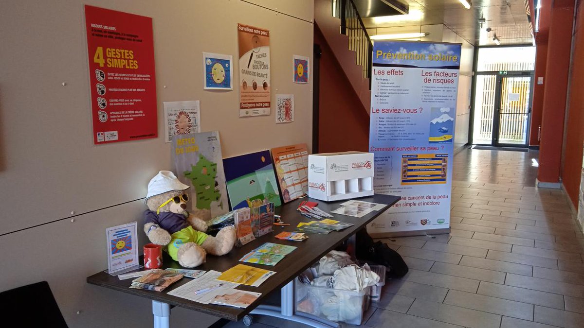Aseptfcb_Dzeni's tweet photo. Premier jour de #dépistagedelapeau à la maison de santé de Levier. La #FeMaSCo et l'@AseptFCB sont présents pour un stand de prévention solaire ☀️ https://t.co/BZJkC7qOSy