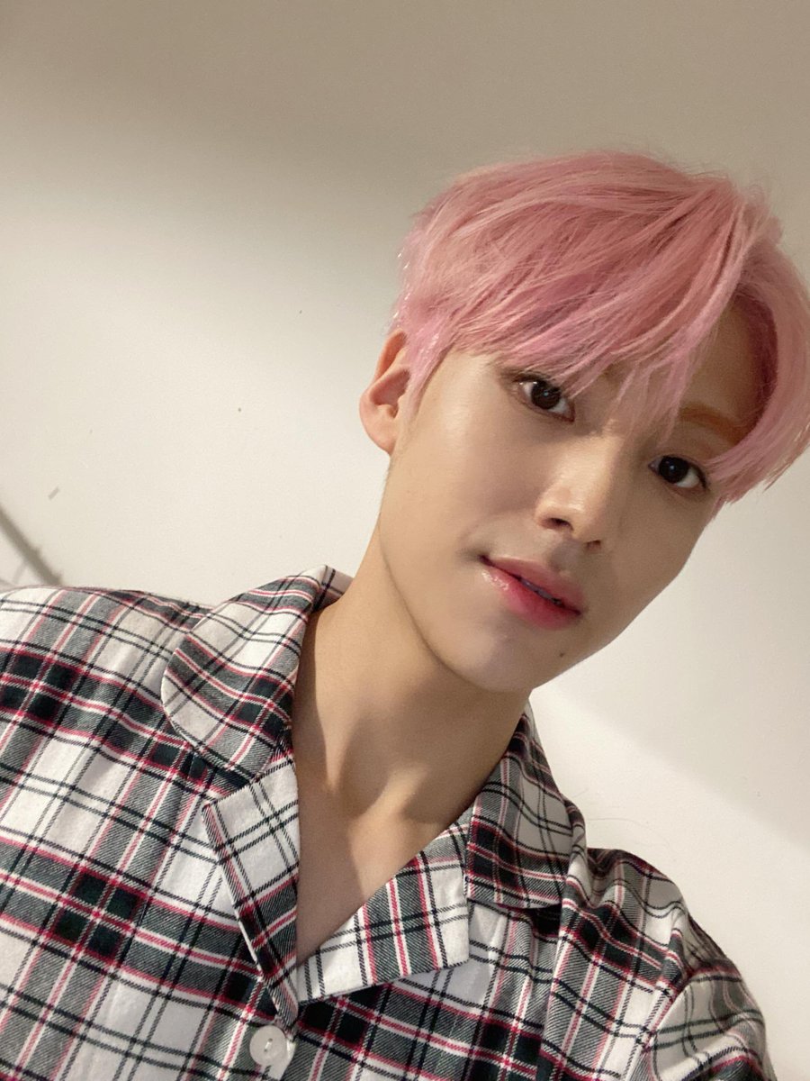 weis2us's tweet photo. 은상 셀카 왔다🤍
#은상프메 #이은상 #YOUNITE https://t.co/OZkIW1A2Rs