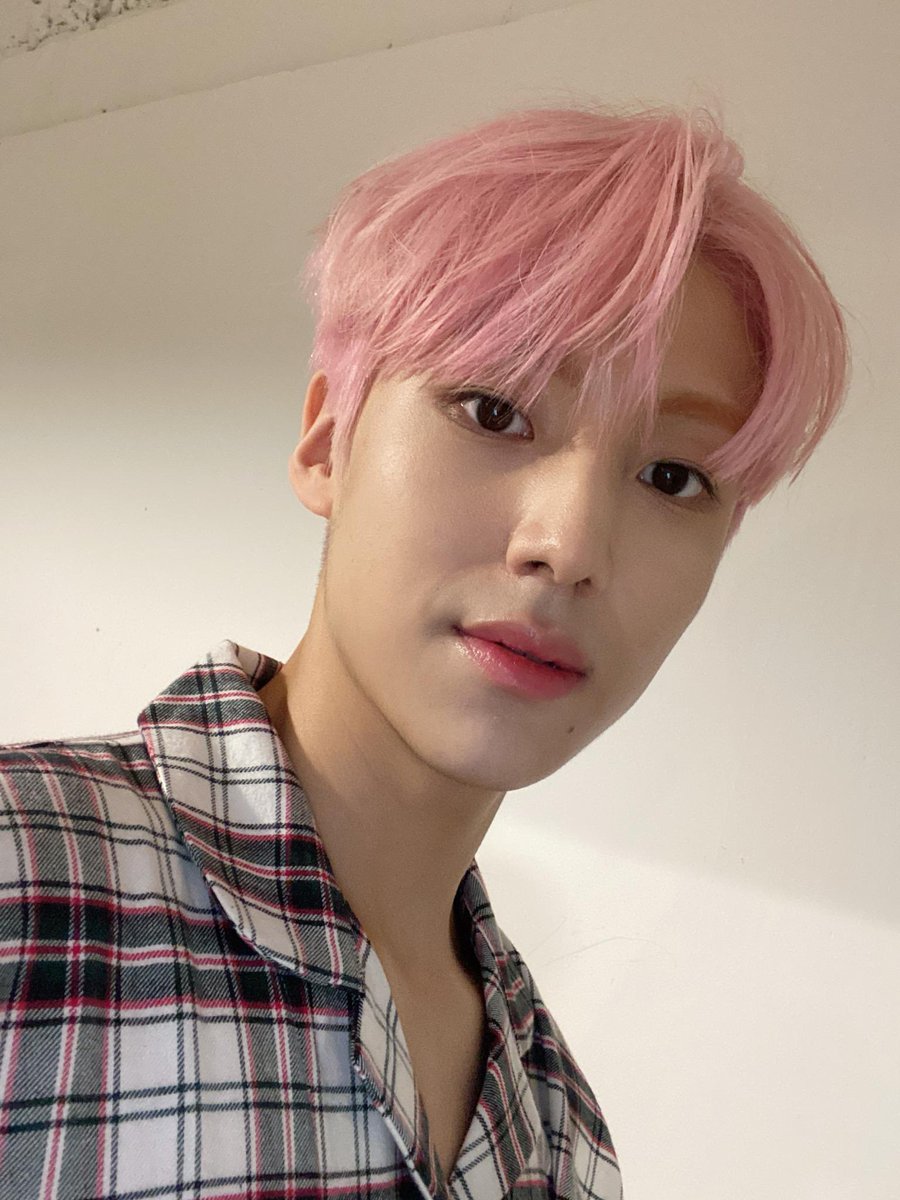 weis2us's tweet photo. 은상 셀카 왔다🤍
#은상프메 #이은상 #YOUNITE https://t.co/OZkIW1A2Rs