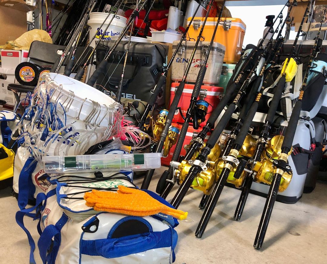 EngelCoolers's tweet photo. Looks like behind-the-scenes prep for a @georgepoveromo fishing trip includes a lot of cooler power, as well as - tackle and bait rigging, sorting and packing terminal tackle, etc., etc.
@engelcoolers #offshoretrolling #rotomoldedcooler #coolerbag #drybox https://t.co/VjTeuYzB49