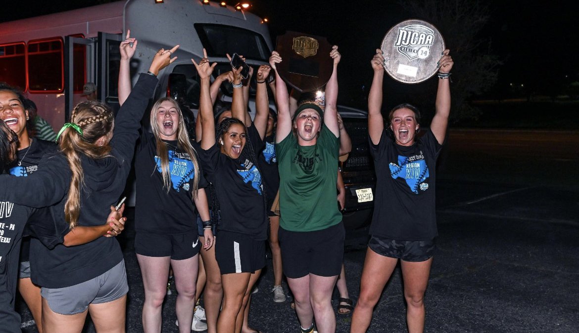 PJCSoftball's tweet photo. Brought the 🏆 back to P Town! https://t.co/C3Itx68r93