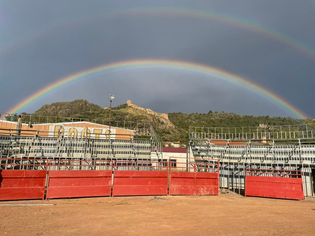 📸 Qué foto más bonita con el doble arcoiris hicimos el sábado en #Morés
😊 A ver si nuestros amigos de <a href="/eltiempo_atv/">Aragón TV El Tiempo</a> nos dan buenos augurios y no tenemos lluvias este #SanFélix2022
