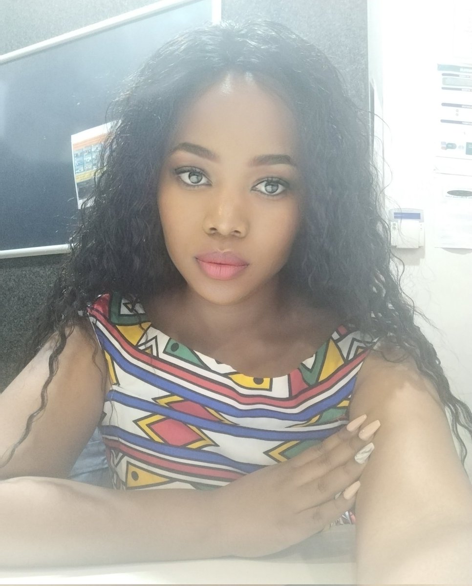 matladiBM's tweet photo. Ndebele woman💓 https://t.co/75NvAq2UFk