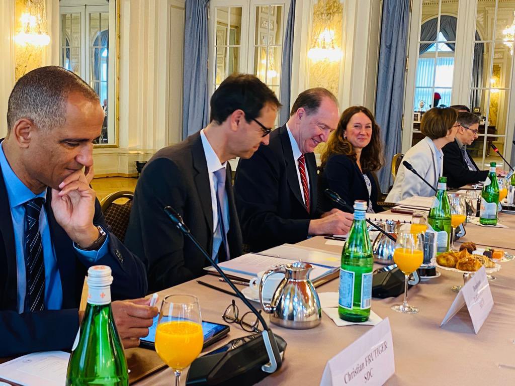 SwissAmbWB's tweet photo. Thank you 🙏 @DavidMalpassWBG for visiting Switzerland🇨🇭exactly #30years after we approved our country’s membership to the @WorldBank and the @IMF_news by public vote, on 17 May 1992.

#PartnersForDevelopment #APlusForMultilateralism https://t.co/DSYo79RnLn