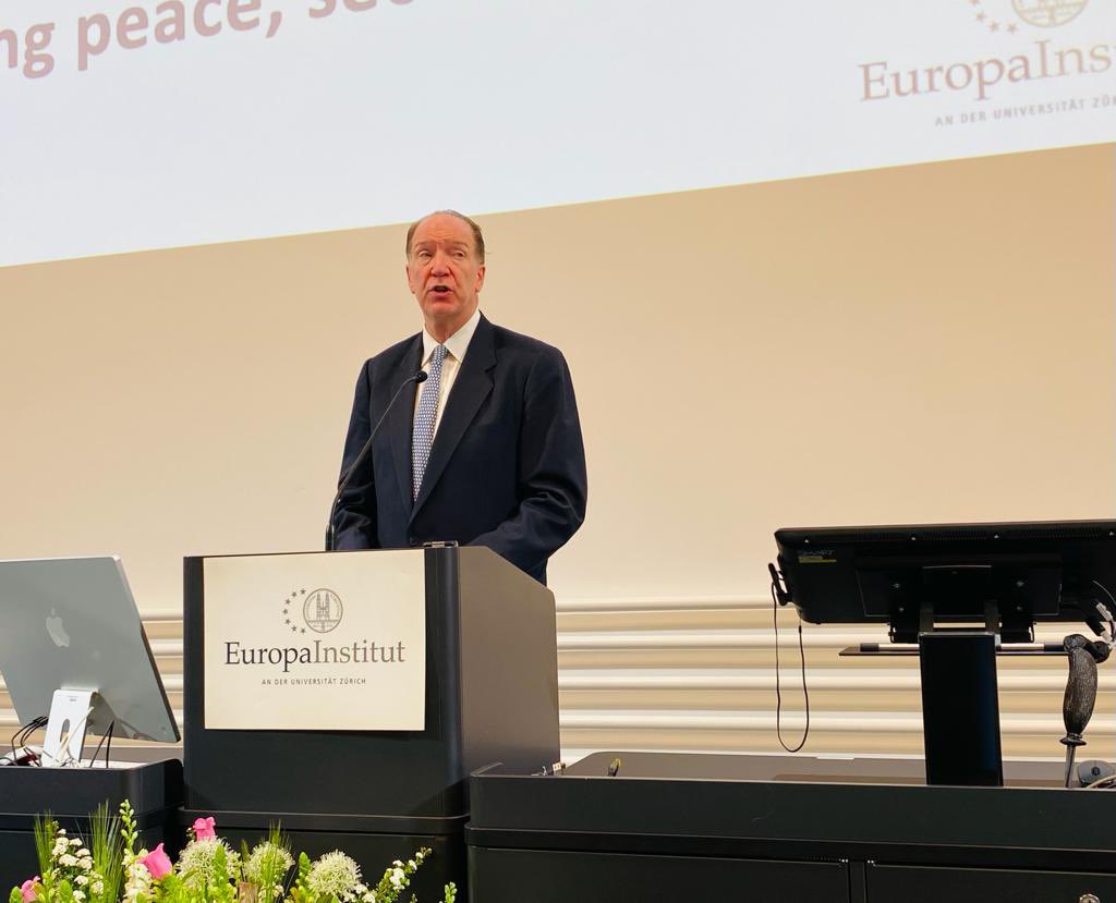 SwissAmbWB's tweet photo. Thank you 🙏 @DavidMalpassWBG for visiting Switzerland🇨🇭exactly #30years after we approved our country’s membership to the @WorldBank and the @IMF_news by public vote, on 17 May 1992.

#PartnersForDevelopment #APlusForMultilateralism https://t.co/DSYo79RnLn