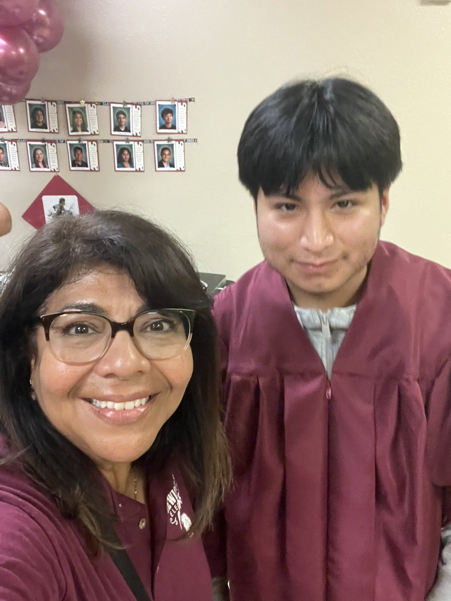 aliciarrowland's tweet photo. It was so good to see you. Thanks for all the memories, the love, and laugh! Here you go to your new adventures…May the force be with you! Congratulations LHS Class of 2022! #theponyway https://t.co/eBVkHZsLiO