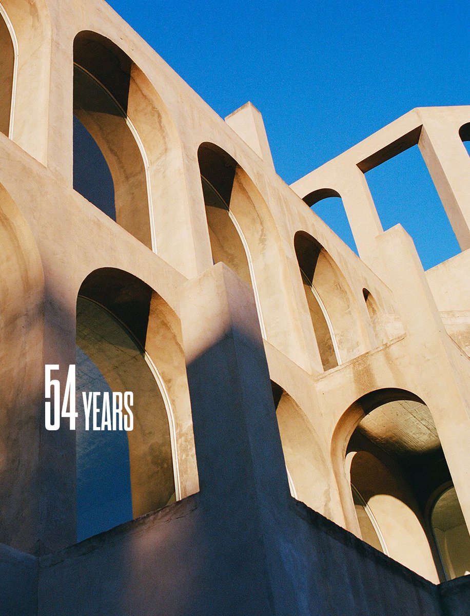 CognacLouisXIII's tweet photo. Built 54 years ago, this magnificent architectural feat in Barcelona plays backdrop to a group of dancers from the recently released #BelieveInTime film. Like the making of LOUIS XIII, dance is an art form that takes hours of discipline to perfect, highlighting the value of time. https://t.co/ixSAt40pug