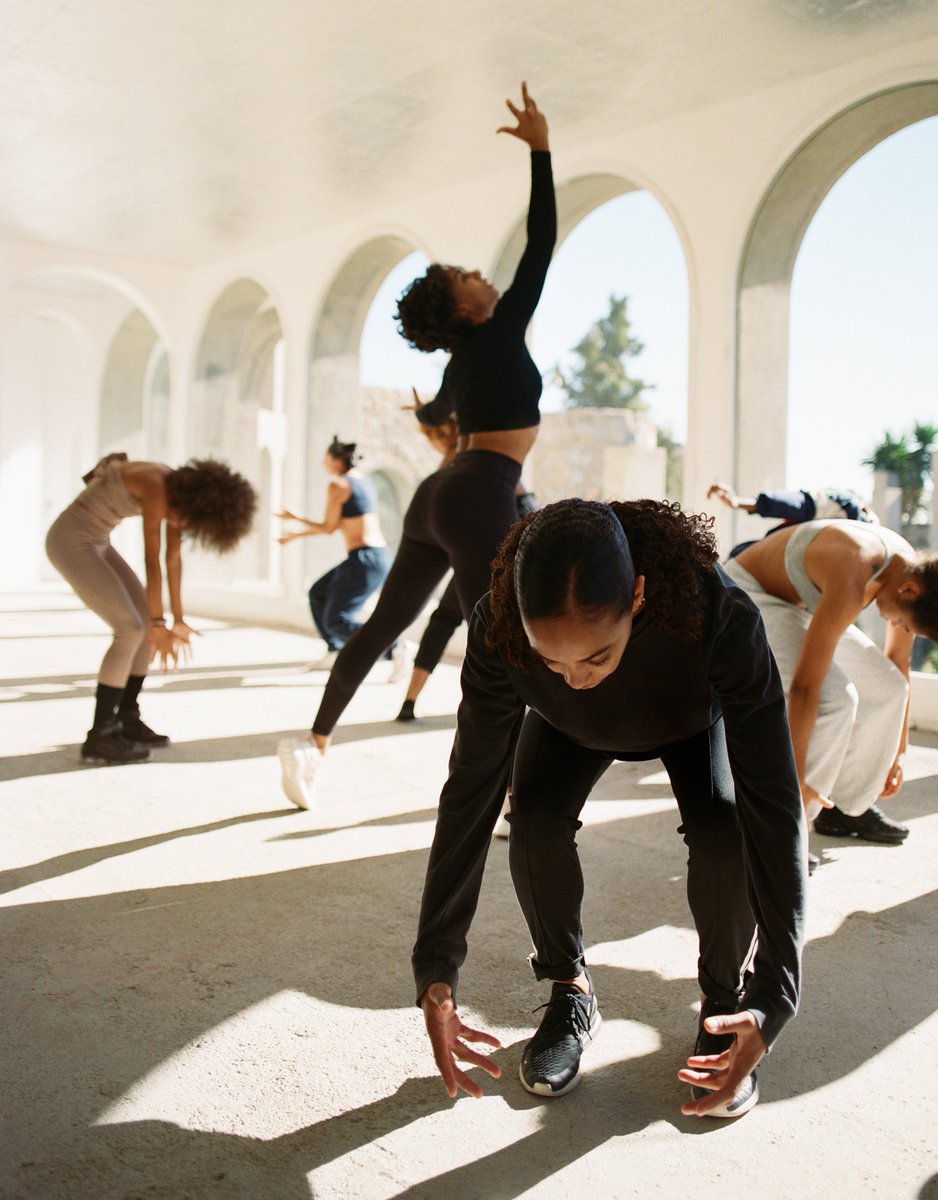 CognacLouisXIII's tweet photo. Built 54 years ago, this magnificent architectural feat in Barcelona plays backdrop to a group of dancers from the recently released #BelieveInTime film. Like the making of LOUIS XIII, dance is an art form that takes hours of discipline to perfect, highlighting the value of time. https://t.co/ixSAt40pug