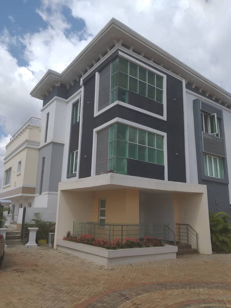 BasamboP's tweet image. STANDARD 7: BEDROOM DUPLEX ALL ROOMS ENSUIT WITH THE FURNITURES AND ELECTRONICS ,FULL POP, SWIMMING POOL,FULL OPTION, GATE MAN HOUSE, GOOD ACCESS ROAD, BUILD ON 2 PLOT OF LAND @ ASA DAM AREA BEHIND OF DANGOTE/OLAM  COMPANY
#70M