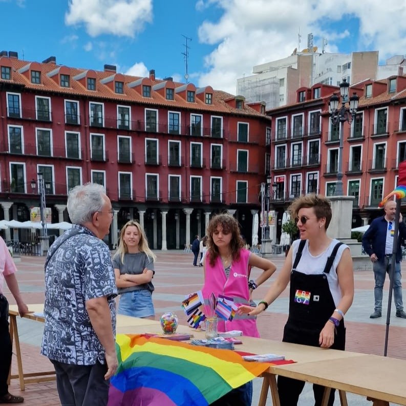 quintode13's tweet photo. @VirginiaHGZ #StopIntolerancia
#StopLGTBIfobia
#Valladolid https://t.co/Su8LsqHcD8