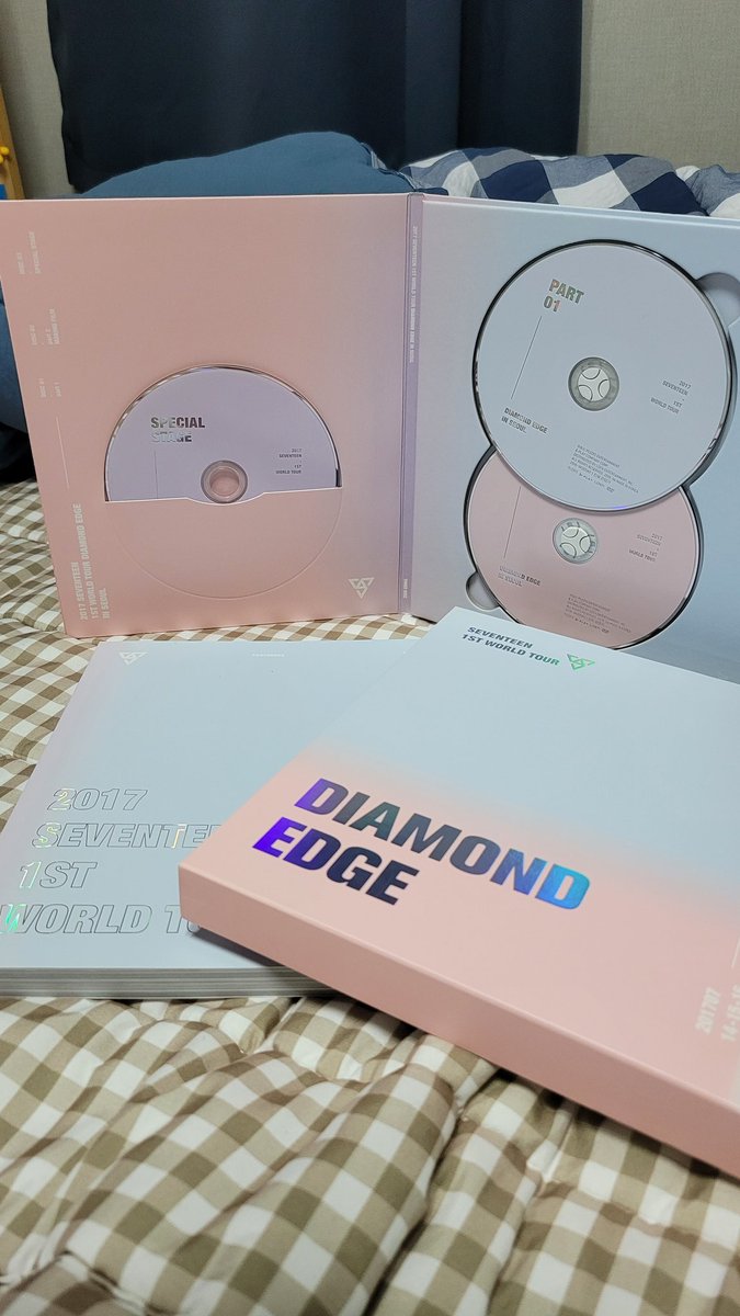 svttransfer17's tweet photo. 세븐틴 굿즈 양도
운미포 가격입니다.

샤다콘 DVD 포토북 1.5
다이아몬드 엣지 DVD 포토북 1.5
디아이콘 쿱스ver 투명포카 전멤버 1.2
(위쪽 살짝 변색있음 사진, 포카에 이상X)
아이즈 17 13 24 1.2

일괄 우대  하자 예민하신분 거래X
#세븐틴 공굿 공식 shining diamond
diamind edge concert https://t.co/QzrXjC9wn8