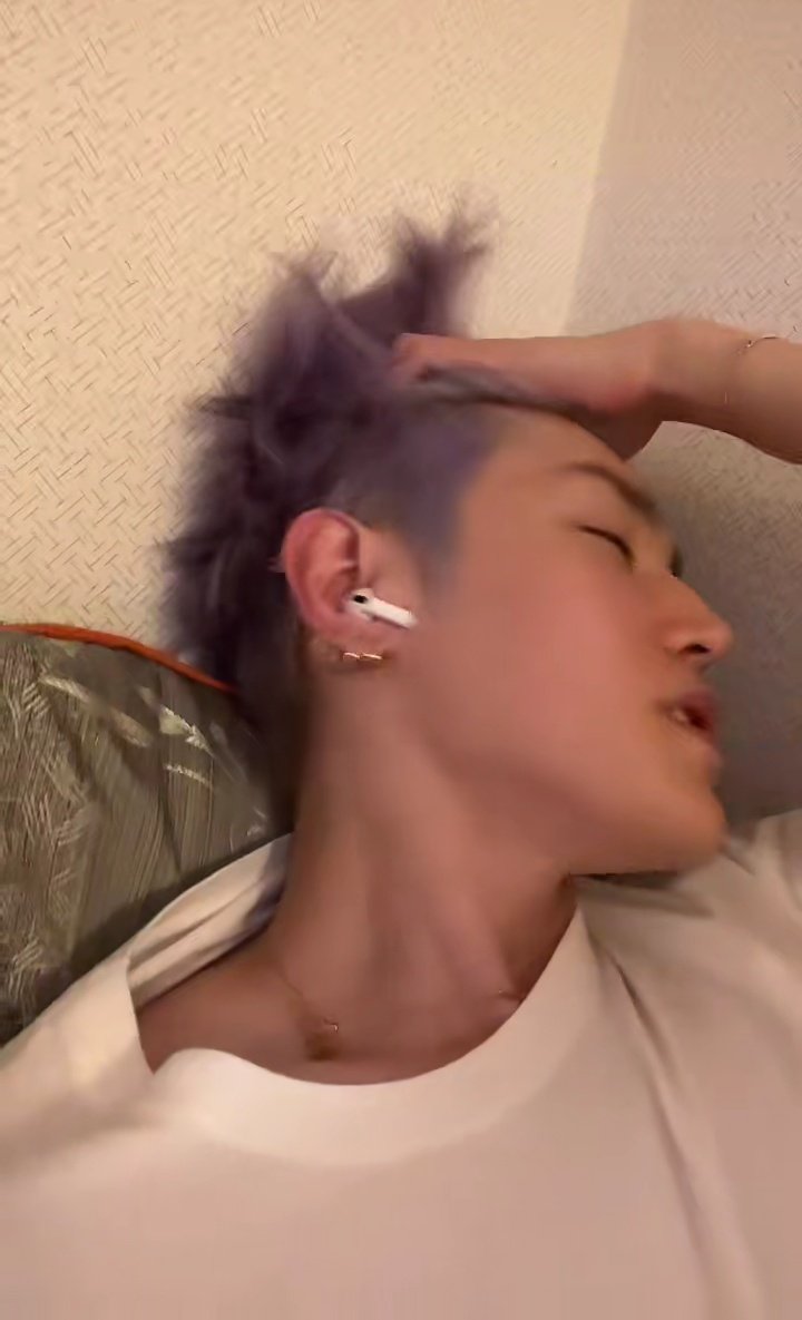 LOOKSTY's tweet photo. #TAEYONG https://t.co/lnhRENCHcq