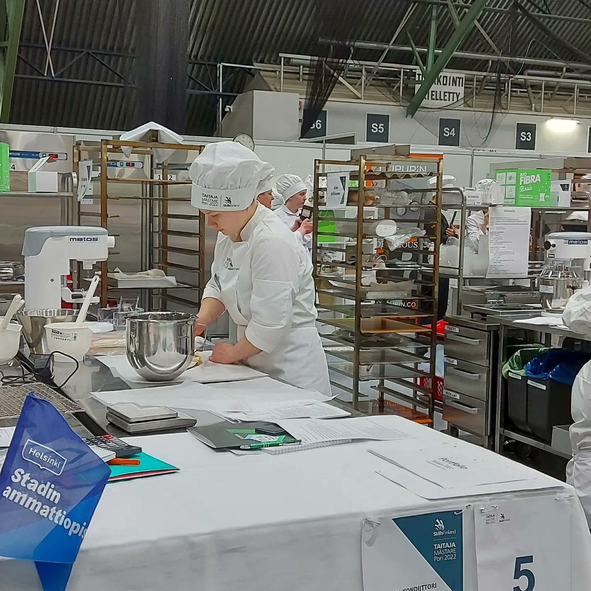 WinNovaOnline's tweet photo. WinNovan finalistien #taitaja2022-tunnelmia ensimmäisenä kisapäivänä! 💙💚 #työniloa #skillsfinland https://t.co/ZjObcDXndP