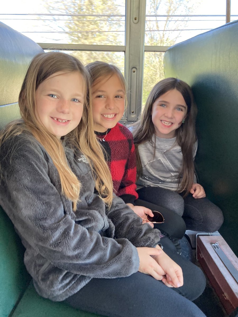 cfGoodin's tweet photo. On our way to Chapin Forest! Beautiful day for hiking! #cfChooseCourage https://t.co/FwdbRU17ov