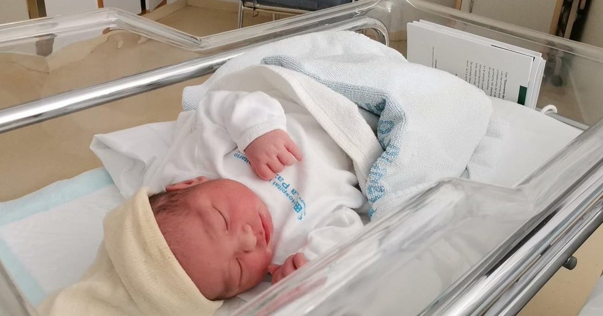 40diasEsp's tweet photo. Este es Daniel. Nacido el 13 de Mayo (día de la Virgen de Fátima), fue rescatado la pasada campaña rente al abortorio Dator, en Madrid.
Y pensar que aún hay quienes defienden el aborto...
#DefiendoLaVida
#SialaVida https://t.co/r2MadOW5gh