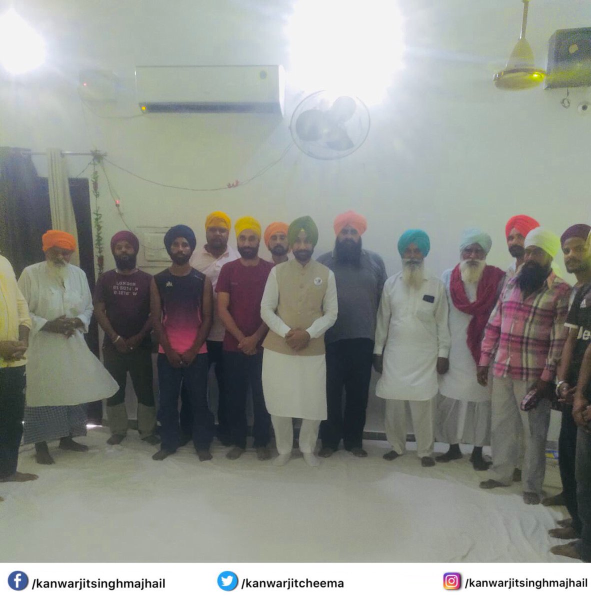 Kanwarjitcheema's tweet photo. ਆਮ ਆਦਮੀ ਪਾਰਟੀ ਦੇ ਤਰਨਤਾਰਨ ਵਿਧਾਨ ਸਭਾ ਹਲਕੇ ਤੋਂ ਪੰਜਾਬ ਦੇ ਜੋਆਇੰਟ ਸੈਕਟਰੀ ਕੰਵਰਜੀਤ ਸਿੰਘ ਮਝੈਲ ਪਿੰਡ ਰਟੌਲ ਵਿਖੇ ਗੁਰਦੁਆਰਾ ਸਾਹਿਬ ਚ ਪਹੁੰਚੇ, ਤੇ ਪਿੰਡ ਦੇ ਮੋਹਤਬਰਾਂ ਨਾਲ ਵਿਚਾਰ ਵਟਾਂਦਰਾ ਕੀਤਾ,
#kanwarjitsinghmajhail #statejointsecretary #statejointsecretaryaap #AamAadmiParty #Aamaadmipartypunjab https://t.co/9I7tQZKgGM