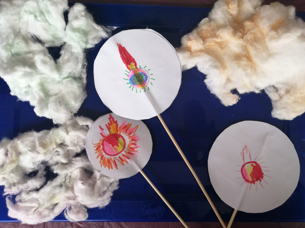 El sábado me tocó dar un taller en #Tapuy junto a la <a href="/fundacionpge/">Fundación Pequeñas Grandes Estrellas</a>. Enseñamos a niñas y niños algunos conceptos de astronomía y luego fabricamos nebulosas y estrellas. Aprendieron, jugando, qué son un agujero negro, una supernova, una nebulosa y cómo nace una estrella.