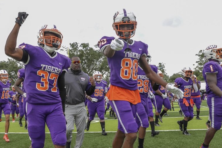 Tremendously blessed to receive my first offer from EWC🟠🟣 #llbj💙#llgma💜 <a href="/ConroyWhyte/">Conroy Whyte</a> <a href="/Redskins32/">Matt DuBuc</a> @CP_THEBLUEPRINT