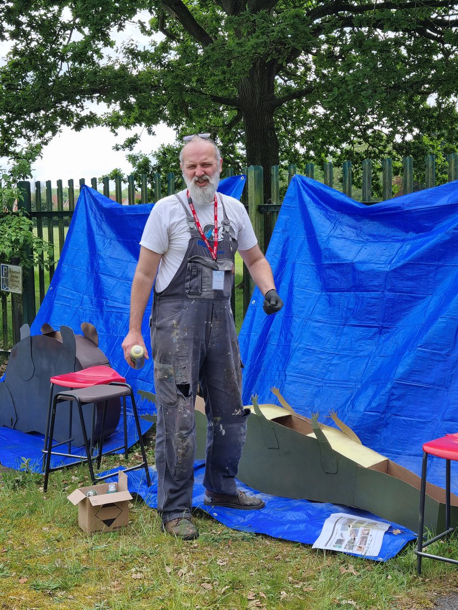 ermcic's tweet photo. @matt_reeve_art working with @ermcic @LadyFiona3 and @doodleally on the Menagerie project funded by @HeritageFundM_E https://t.co/Yoj6U8oPuH