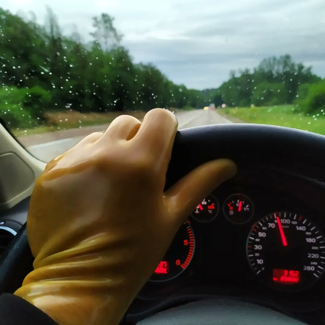 exlatfr's tweet photo. Chill
#latex #latexgloves #latexhand #latexclothes #latexaddict #latexfan #casuallatex #transparentlatex #translucentlatex https://t.co/ORRMaakNaN