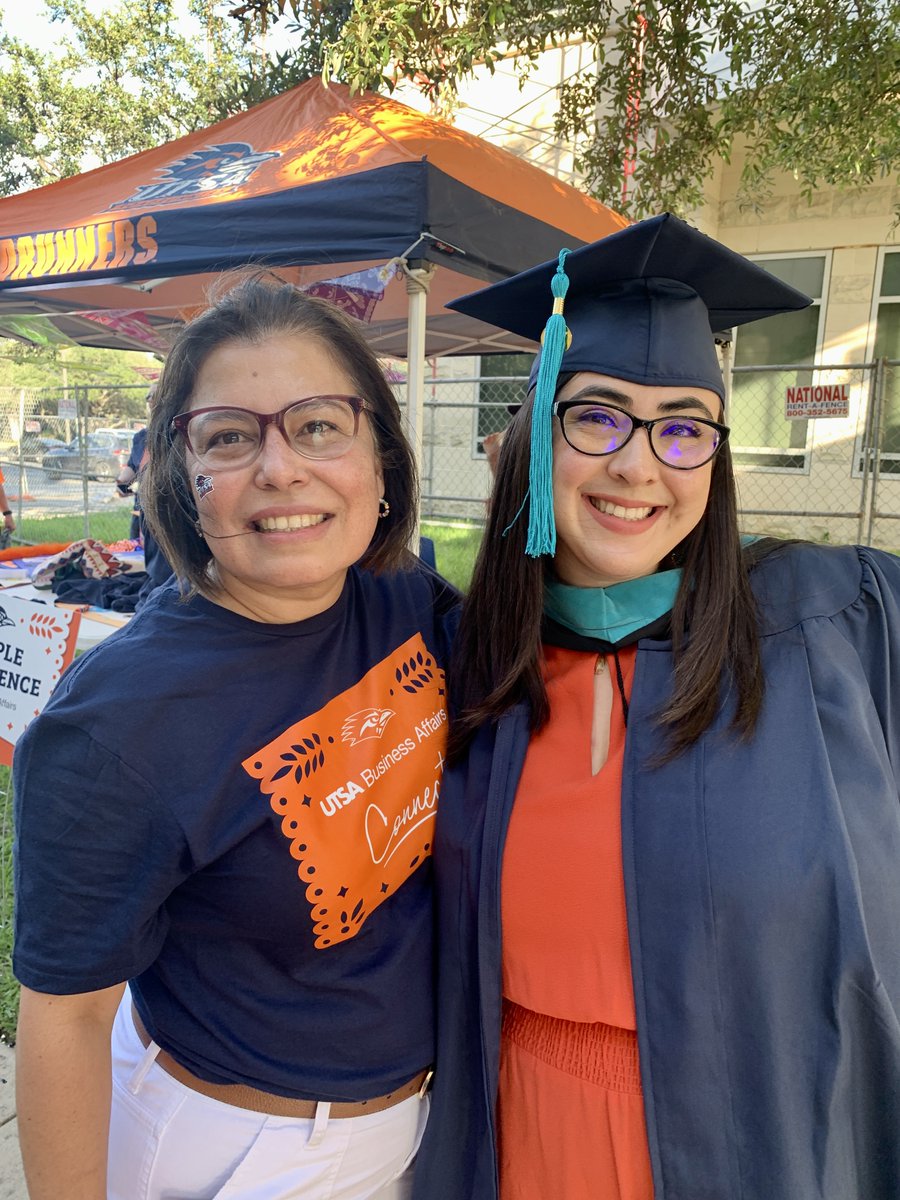 UTSAvpba's tweet image. Join me in offering a special congratulations to Angel, who is a new #UTSA alumna! Angel has done an incredible job excelling in academics while working full time in the VPBA Office. Congratulations on earning your Master of Public Administration degree!

#UTSAGrad22 #BirdsUp