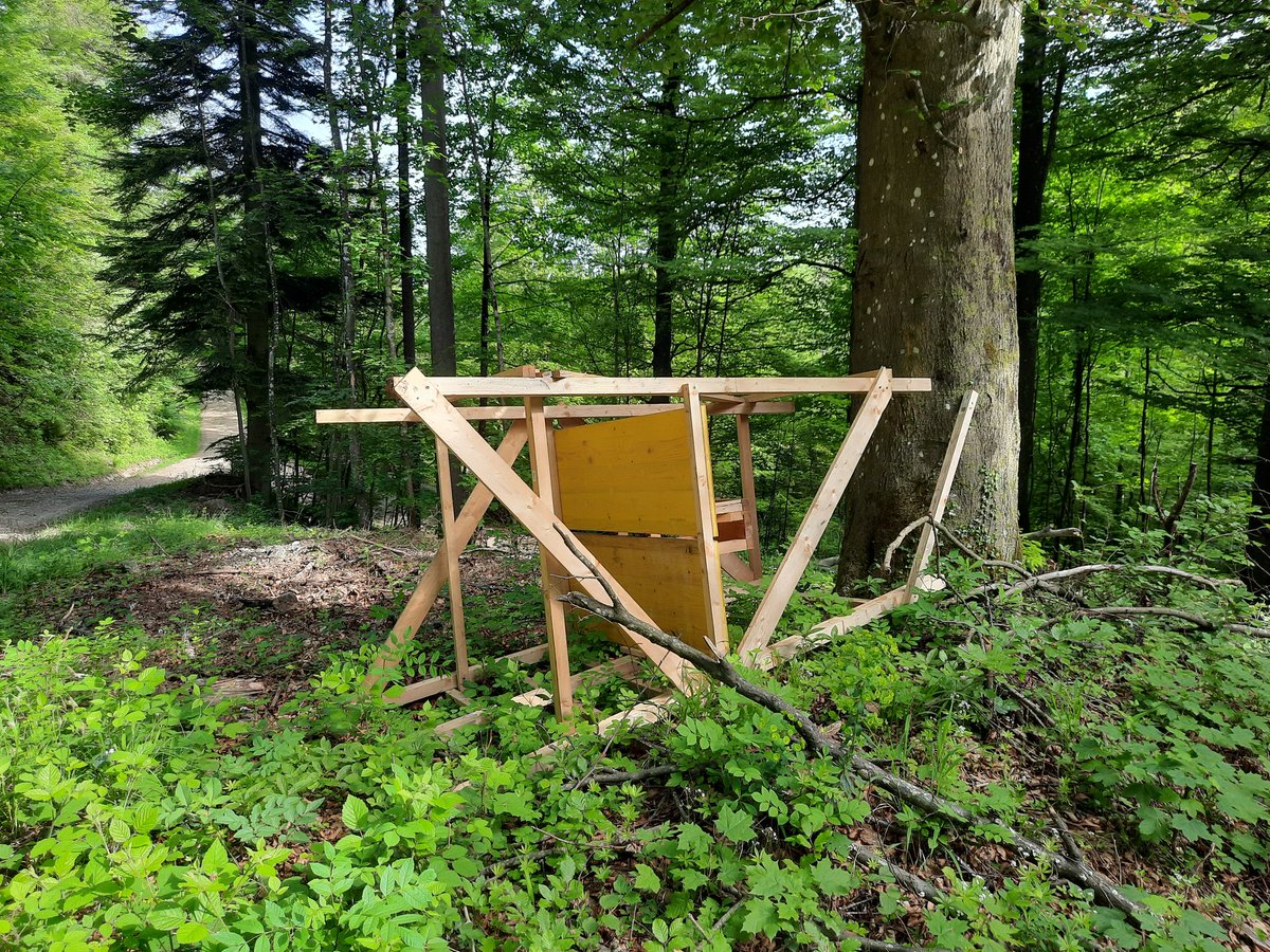 Saufedern's tweet image. 🤮 Sie waren wieder unterwegs: Die primitiven #Jagdgegner, die von der Notwendigkeit der Jagd für die #Biodiversität keinen blassen Schimmer haben