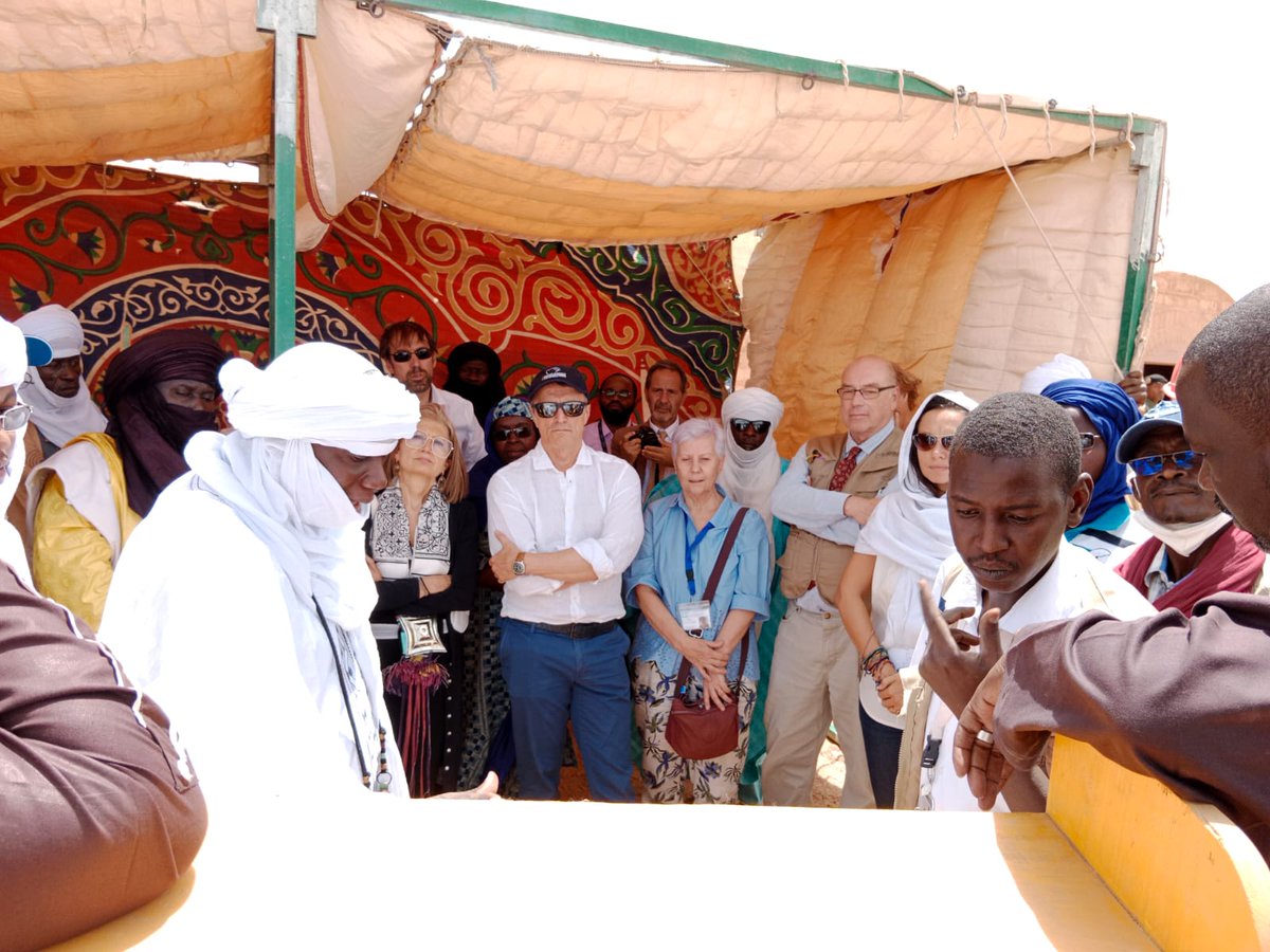 CISPorg's tweet photo. #CISPinNiger
🚶‍♀️Oggi ad Agadez con le delegazioni dei donatori @aics_it @AICSBurkina @dueniger e con l'Onorevole Sultano dell'Aïr, il Sindaco di Agadez e l'Ambasciatrice d'Italia in Niger.
👷Urbanisation for Change 👷
👉Info sul progetto https://t.co/dTzxTHHOTX https://t.co/xXrvJZ7Le3