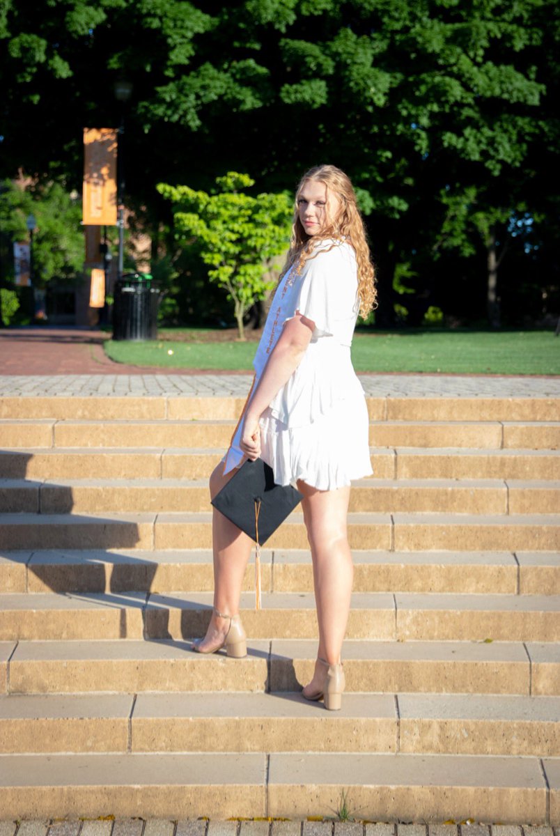 EmilySaunders31's tweet photo. Rocky Top, you’ll always be home sweet home to me 🧡🤍

Bachelor’s degree in 3 years ✅
Next up, Master’s degree 🥳 https://t.co/lj1foH1Jhn