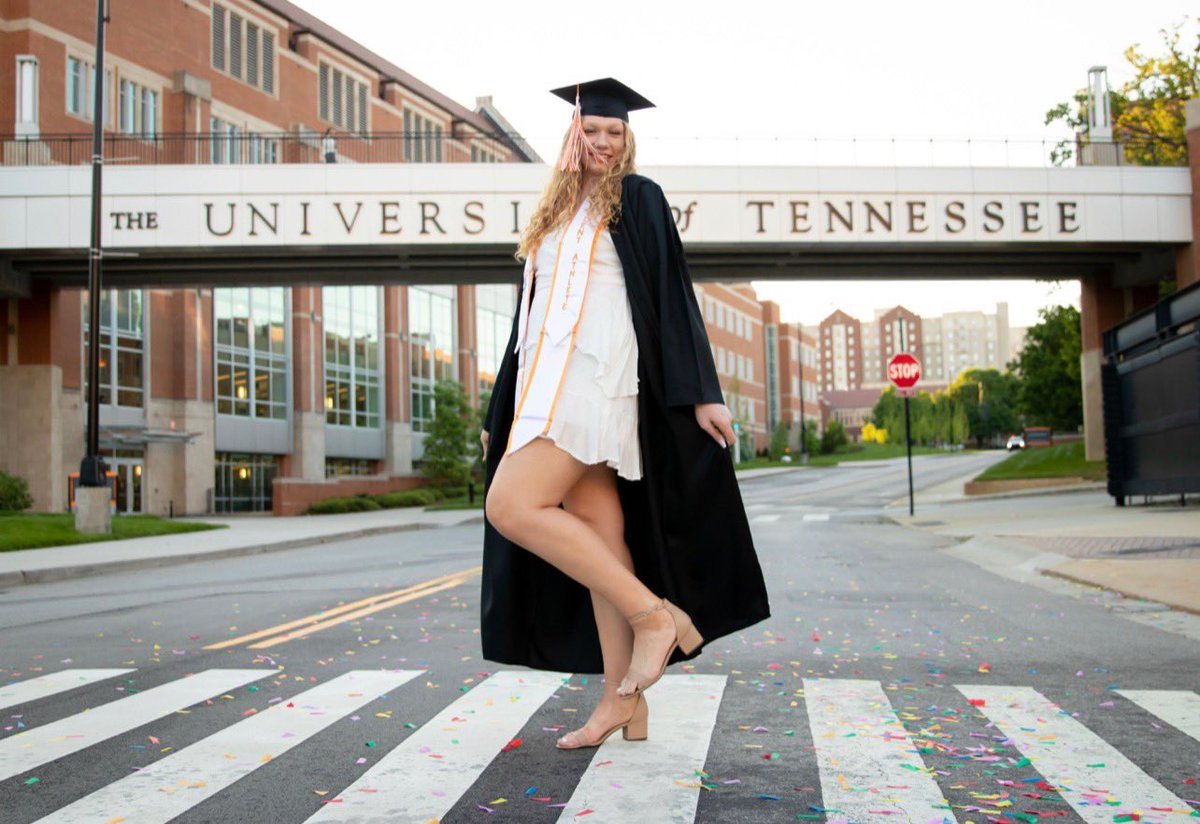 EmilySaunders31's tweet photo. Rocky Top, you’ll always be home sweet home to me 🧡🤍

Bachelor’s degree in 3 years ✅
Next up, Master’s degree 🥳 https://t.co/lj1foH1Jhn