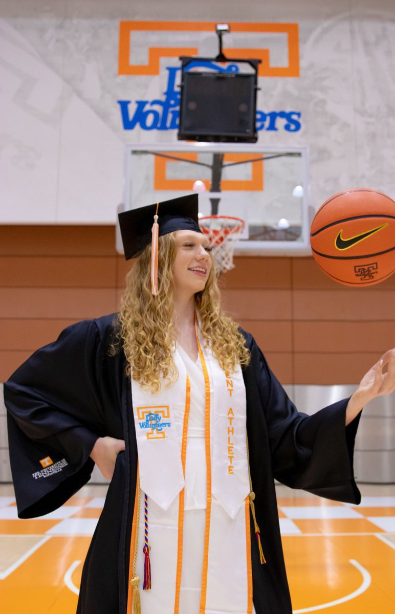 EmilySaunders31's tweet photo. Rocky Top, you’ll always be home sweet home to me 🧡🤍

Bachelor’s degree in 3 years ✅
Next up, Master’s degree 🥳 https://t.co/lj1foH1Jhn
