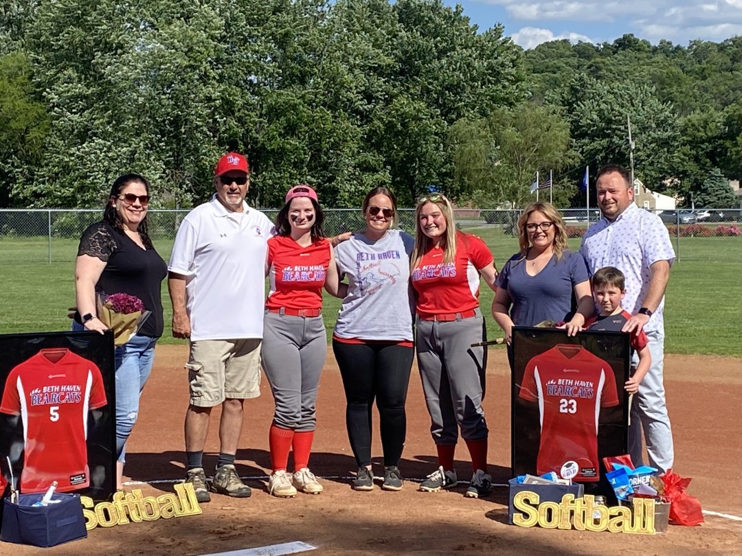 BethHavenSports's tweet photo. Here's some pics from last night, as we were honored to recognize the "Fastpitch Class of 2022", Ms. Madison Gipson and Emilee Webb and their families.
---------
🔥#WhyNotBHCS—Luke 1:37
😇#ForGodsGlory—1Corinthians 10:31
👑#FinishWithTheWin—2nd Timothy 4:7-8
---------- https://t.co/t2jIRJr5bv