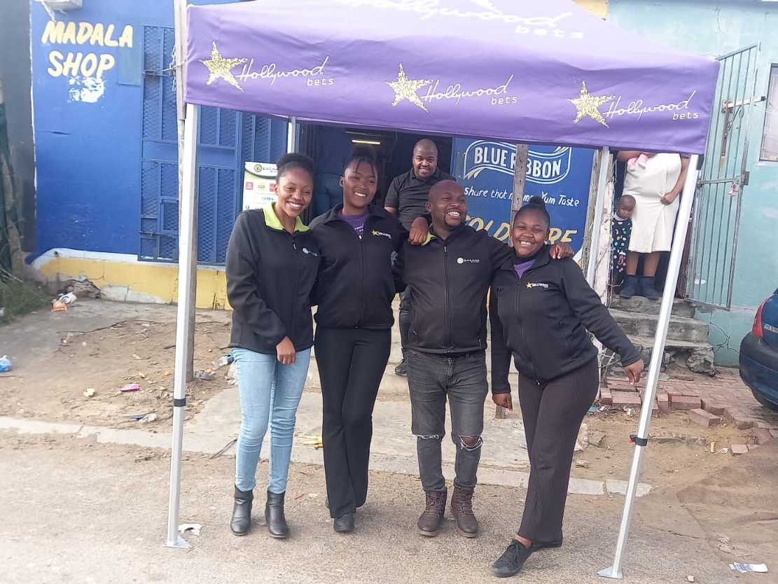 KazangAfrica's tweet photo. Kazang and @Hollywoodbets partnered for an activation in Khayelitsha last Friday! 🤩

Our teams will be in Kraaifontein East this Friday - keep an eye out, and come and say hello👋

#Hollywoodbets #KazangAfrica #ConnectingPotential https://t.co/dbVuW5t00M