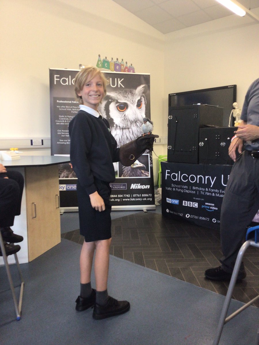 AvonwoodYear5's tweet photo. Wow! What a fantastic morning year 5 have had! 6 different, incredible birds and an amazing amount of knowledge! Thank you so much @FALCONRYUK we have all loved it!! https://t.co/TMrhKzXWPF